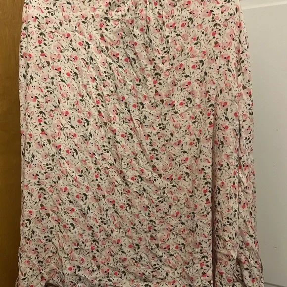 Zadig and Voltaire blouse.  White, pink based top.  Deep v neck.  Lace collar - Picture 5 of 5